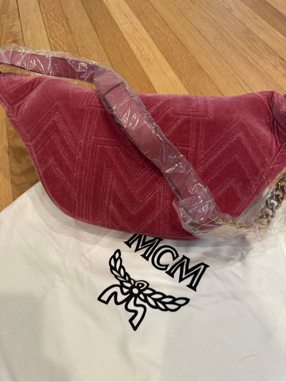 🚨SOLD🚨MCM Rose Pink Quilted Velvet Studded Belt Bag NWT - Picture 5 of 16